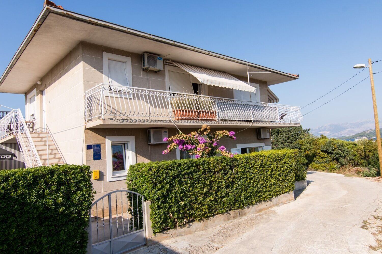 Apartments Ivica - Garden Terrace Slatine Exterior foto