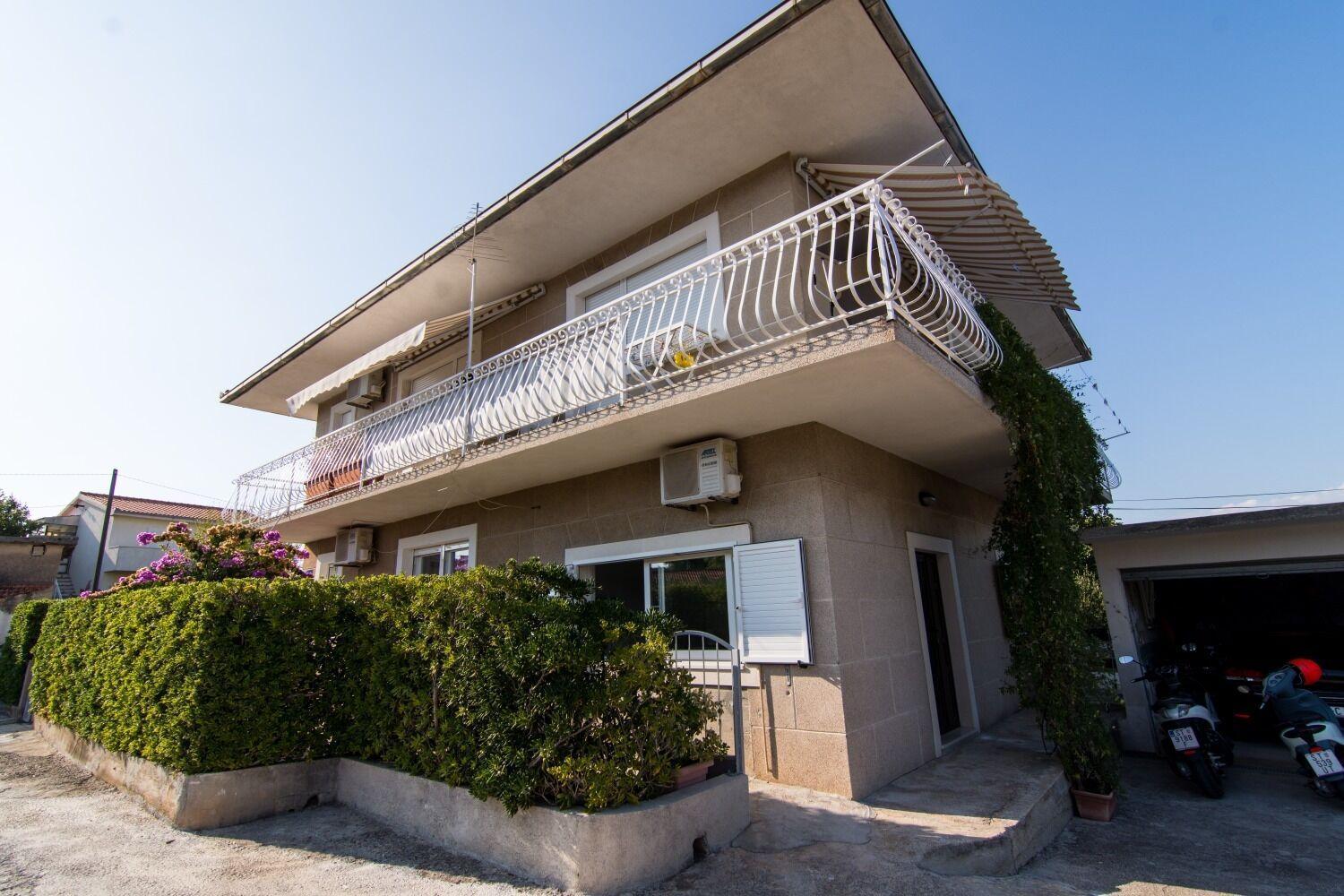 Apartments Ivica - Garden Terrace Slatine Exterior foto